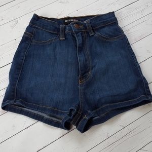 Fashion nova jean shorts small